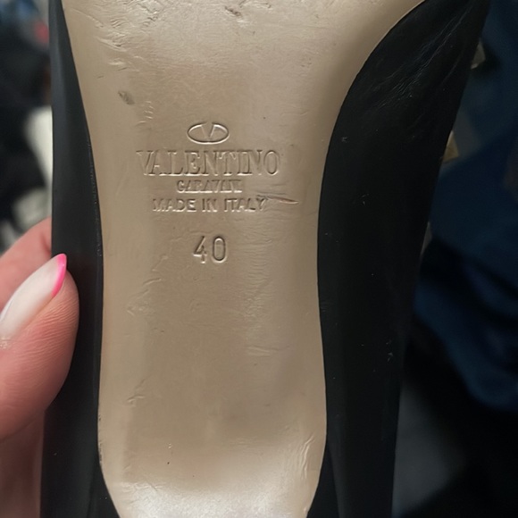 Valentino Rockstud Pumps - Picture 6 of 9